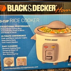 Black & Decker white Rice Cooker